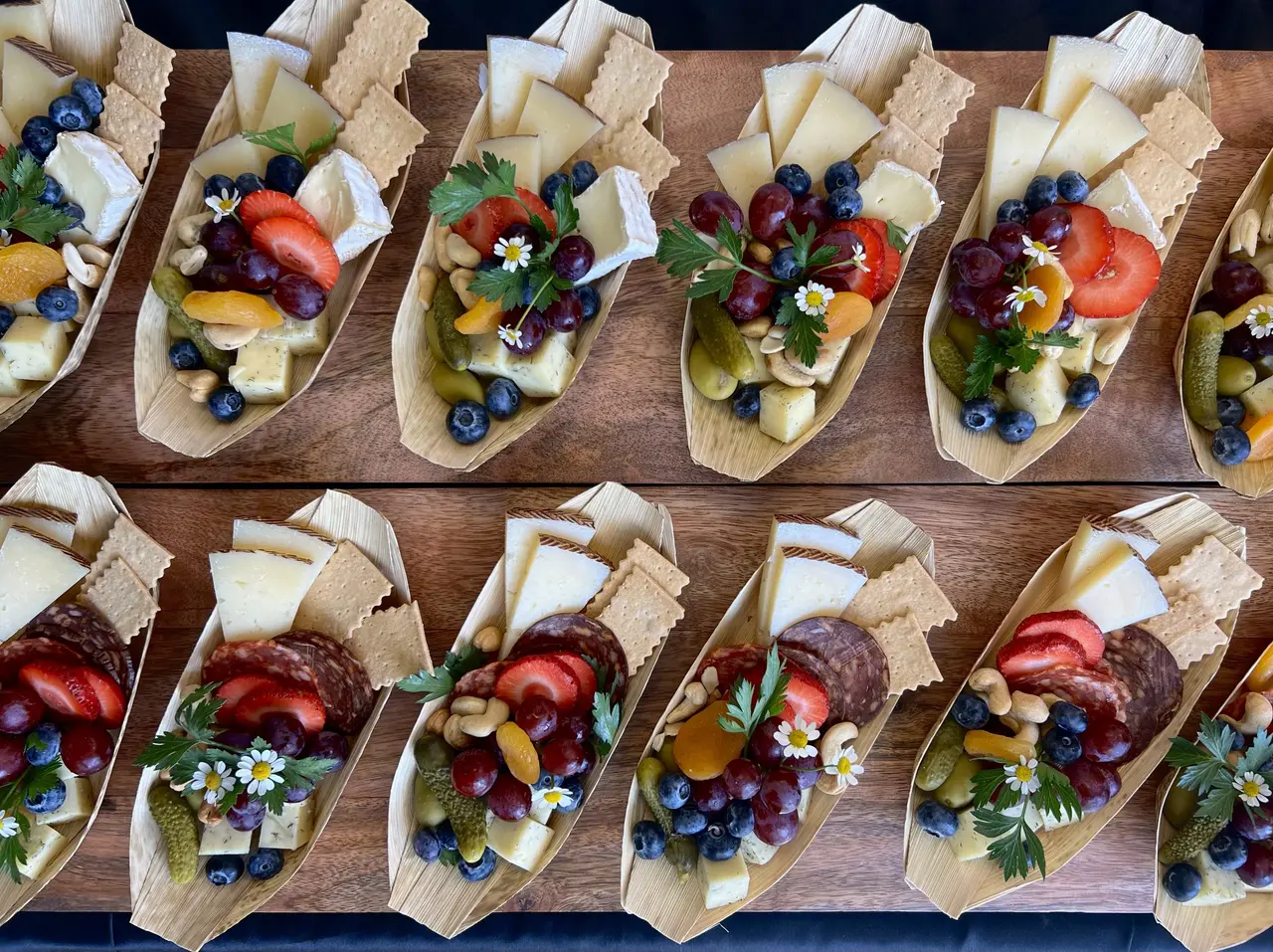 XOXO Charcuterie Mesa